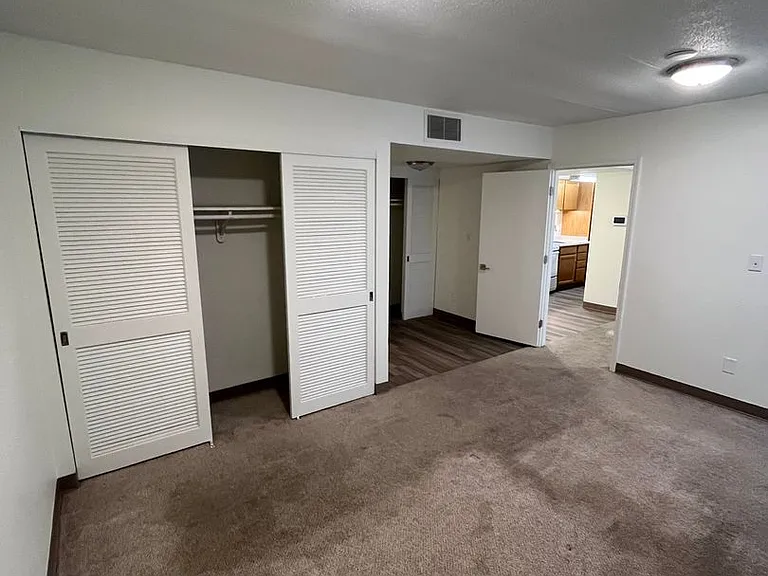Sycamore Place Apartments — Photo 20