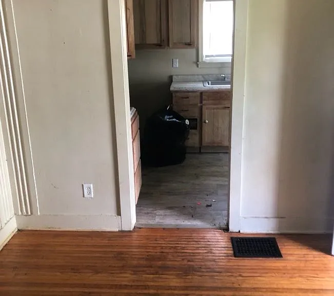 1675 E Decatur St — Photo 8
