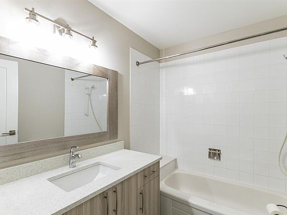 4th image of 10501 Holly Park Ln