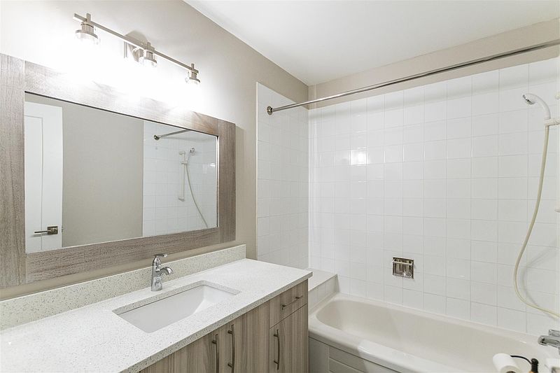 Surrey Townhouse for rent - 2 Bedrooms — photo 2