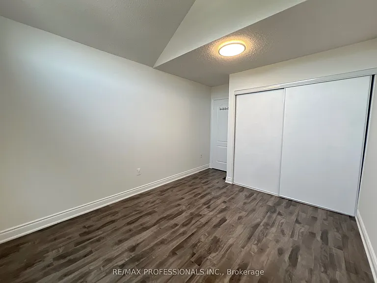 3895 Henrietta Way #MAIN — Photo 40