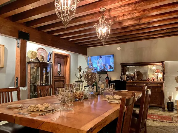 588 Pioneer Rd, Lake Arrowhead, CA 92352