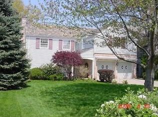 15524 Edgewater Dr, Lakewood, OH 44107