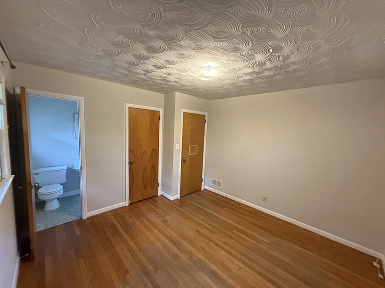 113 Midland Dr — Photo 22