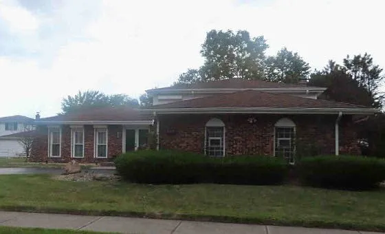 1008 E 193rd St photo 1