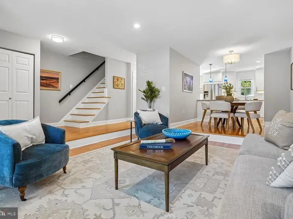 2747 Carter Farm Ct, Alexandria, VA 22306