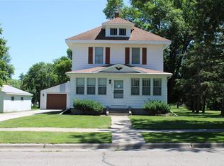 201 3rd St SE, Renville, MN 56284