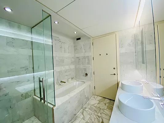 5th image of 18 W 48th St APT 9D