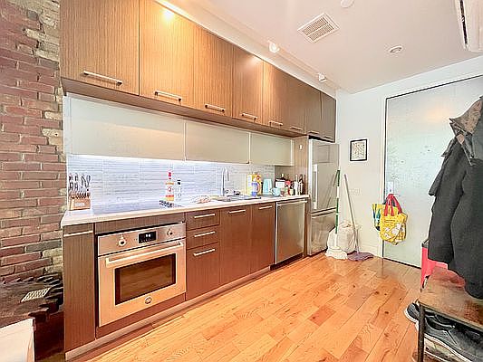 4th image of 72 Willoughby St #2TWOE