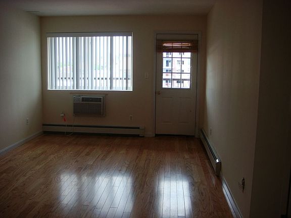 2nd image of 2634 30th St APT 3D