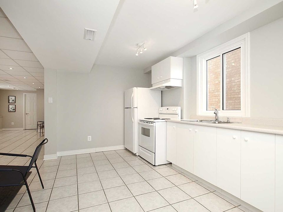 2nd image of 8 Villandry Cres Floor 1