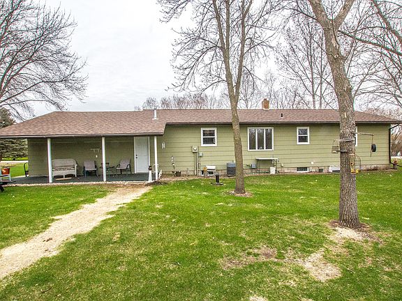 5th image of 802 Wild West Ln SW