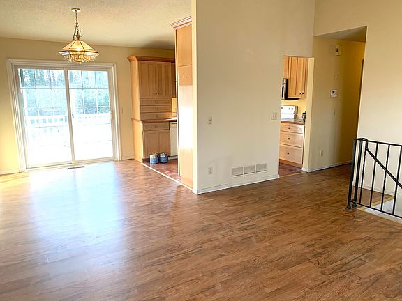 3rd image of 1089 Regency Dr