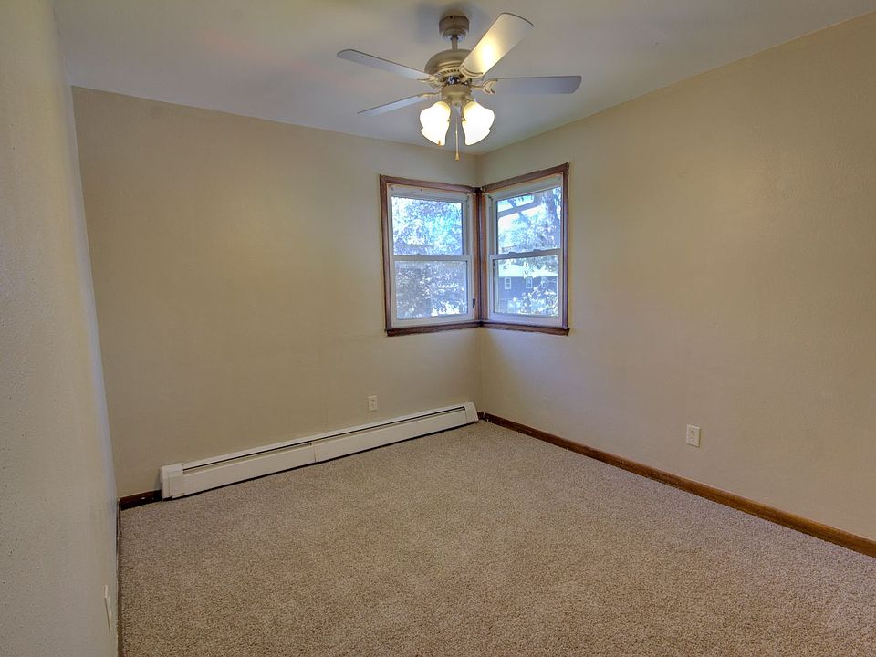 SL KSR1021 1021 11th St Silvis IL Zillow