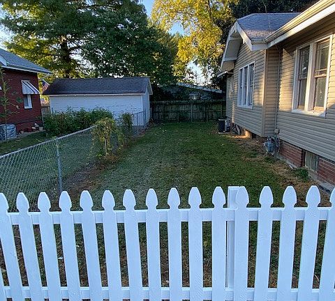 2nd image of 119 E Spruce St