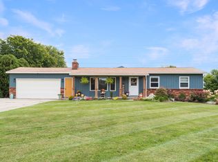 607 Country Ln NW, Grand Rapids, MI 49534