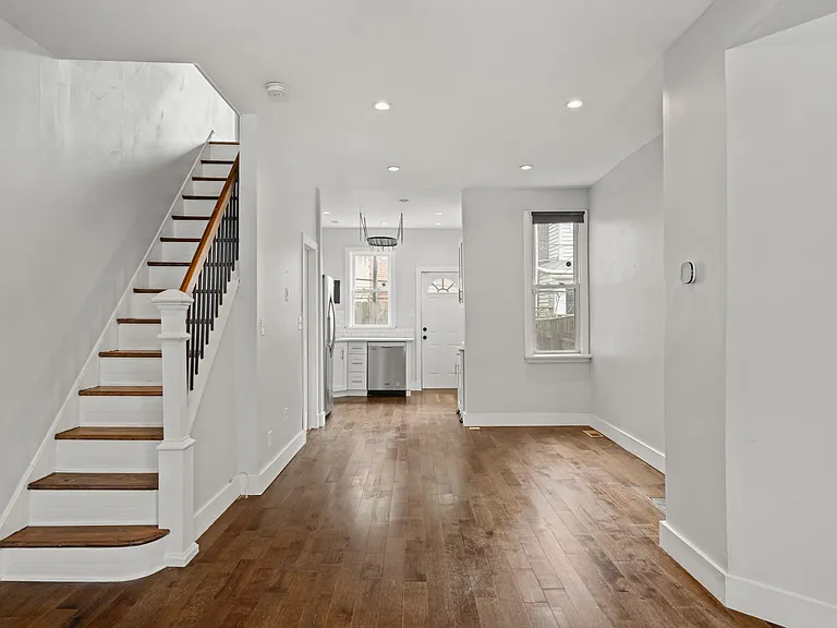 1457 N Corlies St — Photo 5
