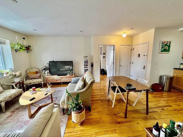 568 Warren St #4B