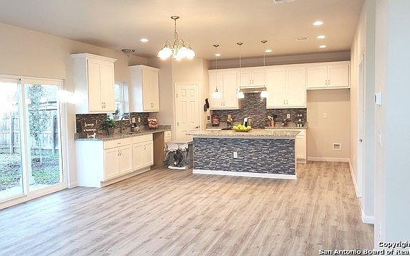 5th image of 1719 Edison Dr