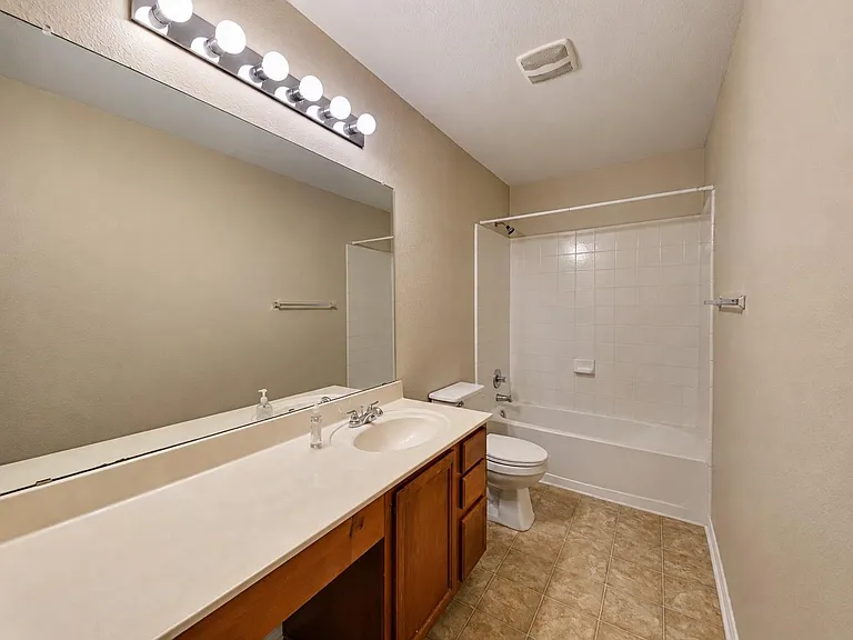 525 Eagles Nest Cv — Photo 42