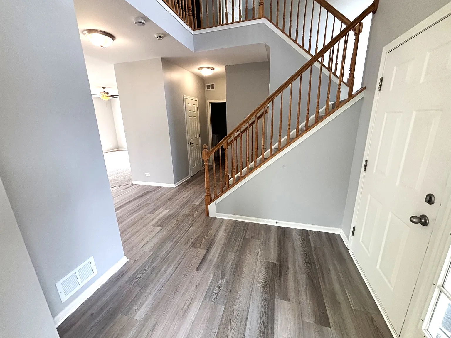 4 bed, 2.5 bath, 2456 sqft, $3,595 — Photo 2