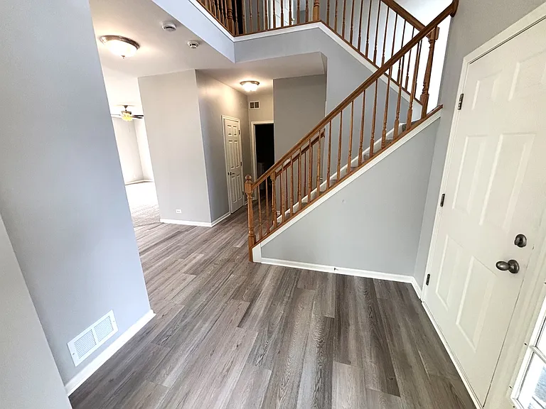 1527 Somerfield Dr — Photo 3