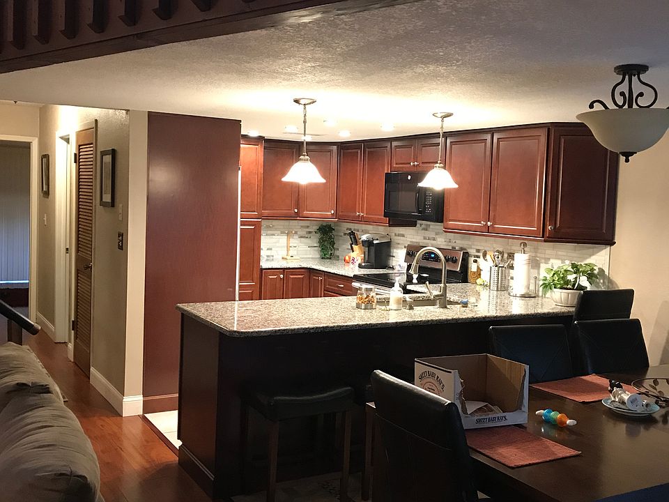 1st image of 201 Somerset Ln