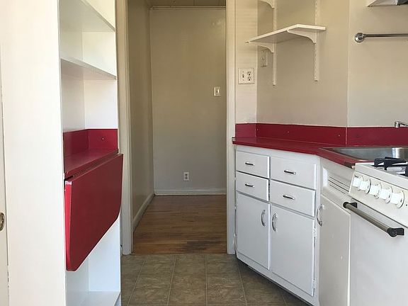 4th image of 2632 SE Adams St