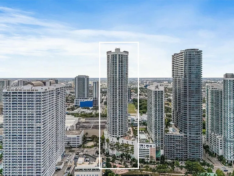1750 N Bayshore Dr #3605 — Photo 1