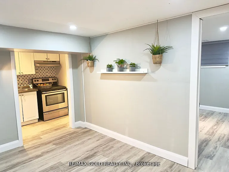 156 Mooregate Cres #LOWER — Photo 11