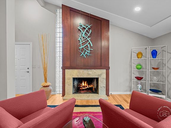 3rd image of 910 Royal Blackheath Ct