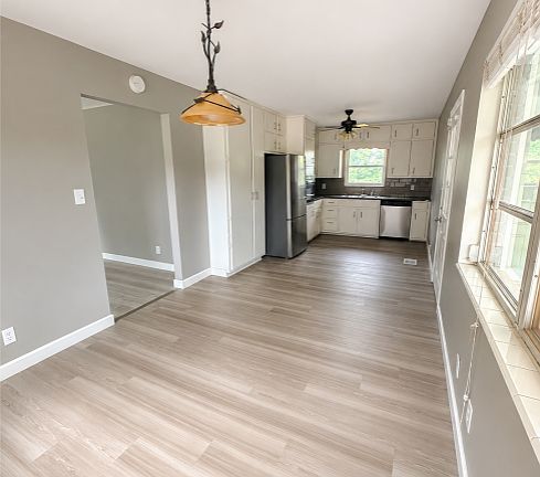 4th image of 1143 Oakley Dr