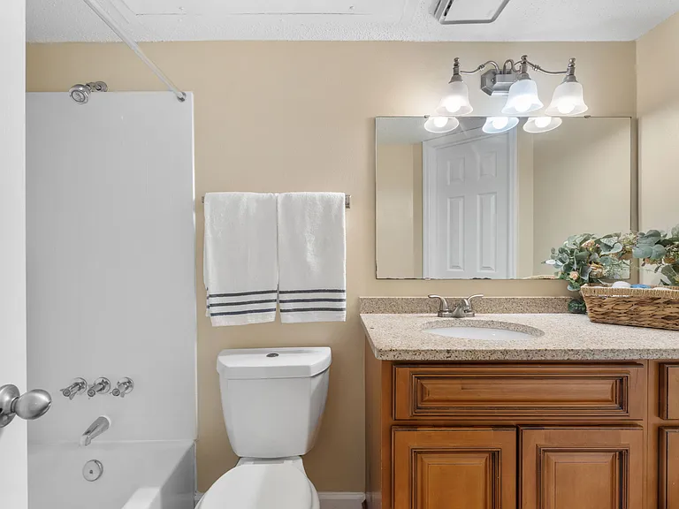 The Pawn - 1 Bed / 1 Bath - 631-661 Sq.Ft.