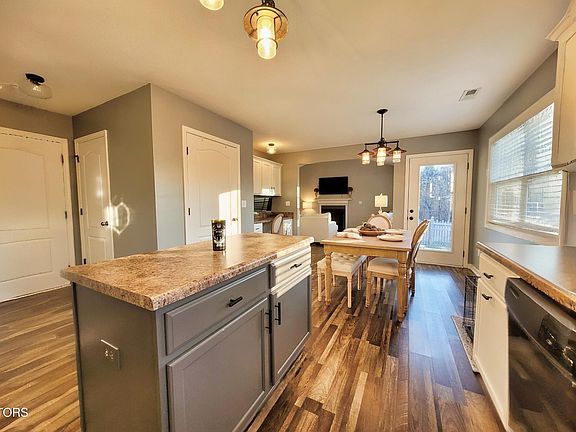 2nd image of 800 Lightfoot Way