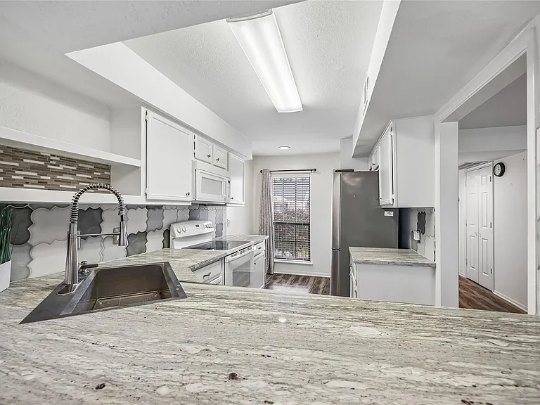 763 Bering Dr #B — Photo 5