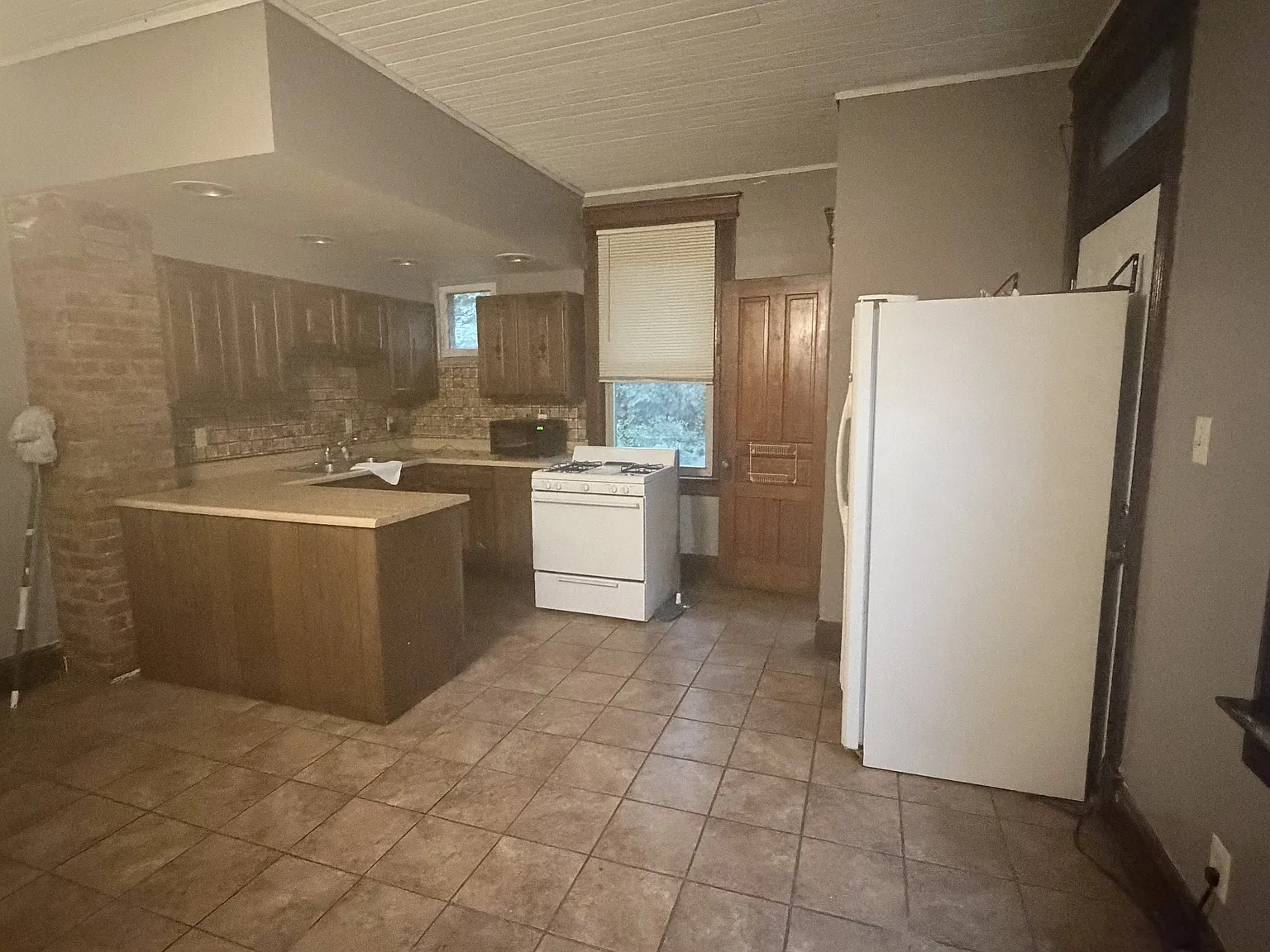 2242 Victor Street - 0 — Photo 4