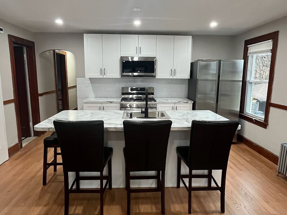 New kitchen with brand new Samsung kitchen appliances, gas oven includes an air fryer.