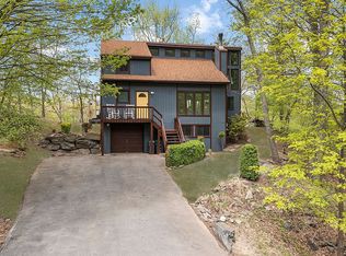 563 Lakeside Dr, East Stroudsburg, PA