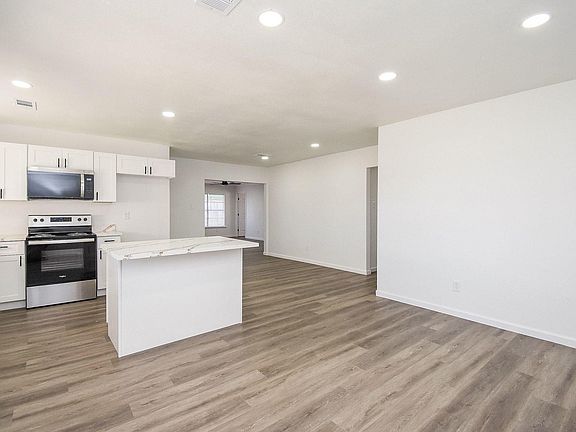 4th image of 514 Peach Spring Dr