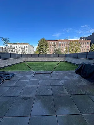 Rented by EXR | media 15