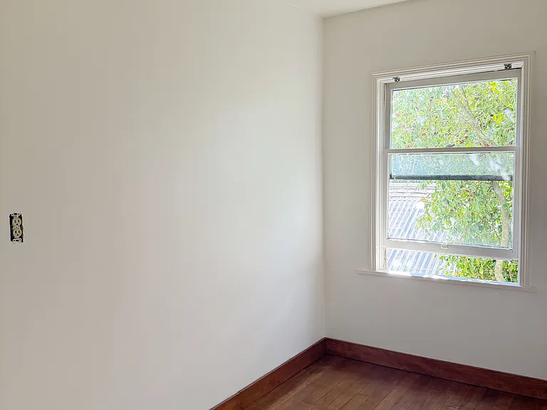 2102 SE 12th Ave #3 — Photo 3