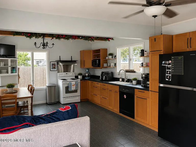 100 Luppatatong Ave — Photo 12