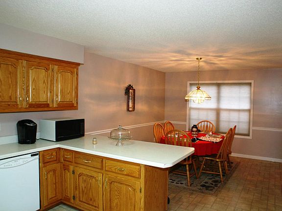 5th image of 1110 Summerfield Dr