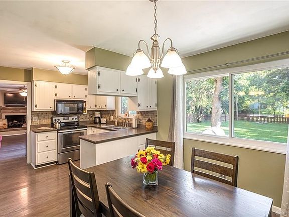 3rd image of 4184 Sugarcreek Dr