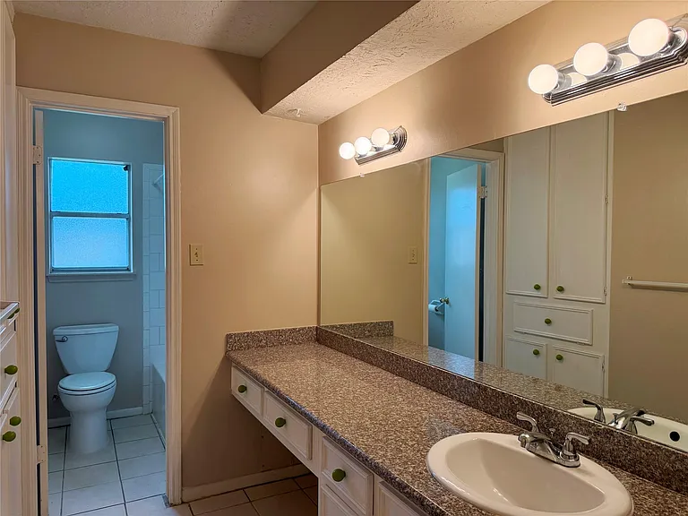 13430 Exton Ln — Photo 32