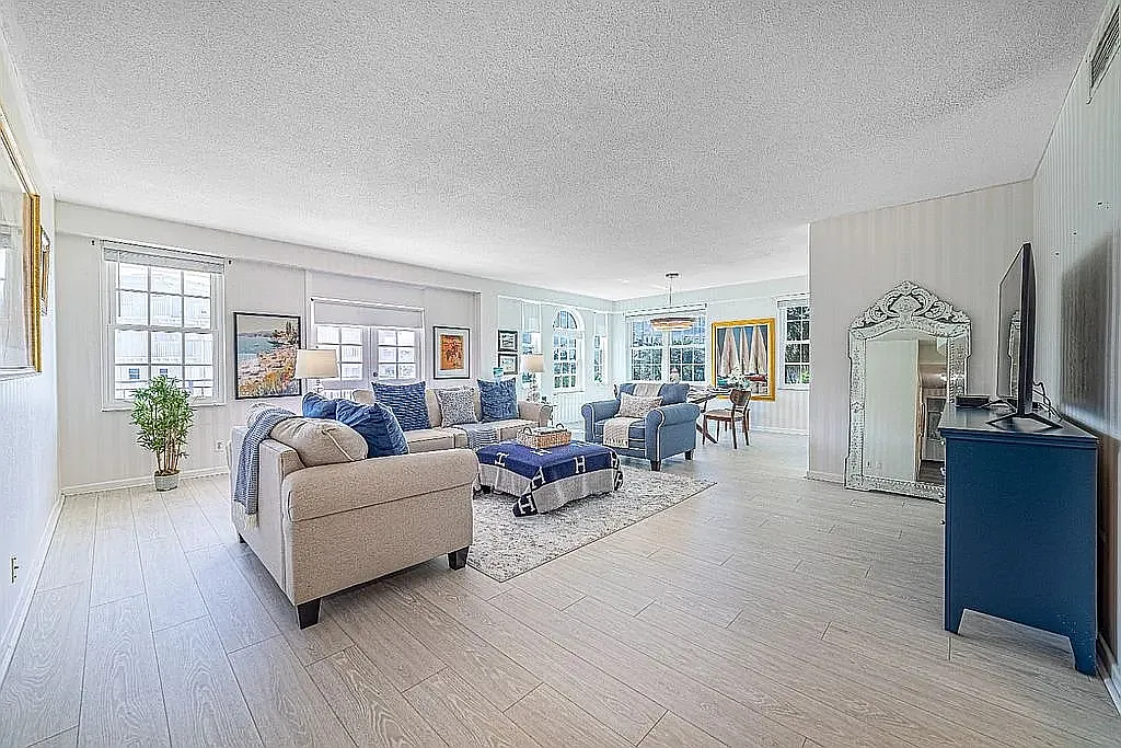 2 bed, 1395 sqft, $5,000 — Photo 3