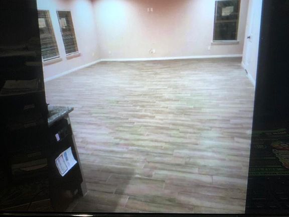 3rd image of 209 Amanda Ln