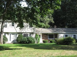 44 Oak Hollow Dr, Longmeadow, MA 01106