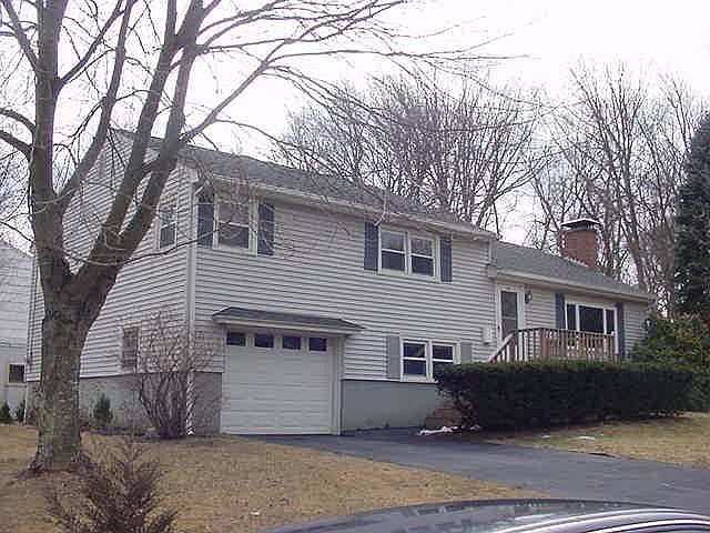 Split Level in Excellent Condition!