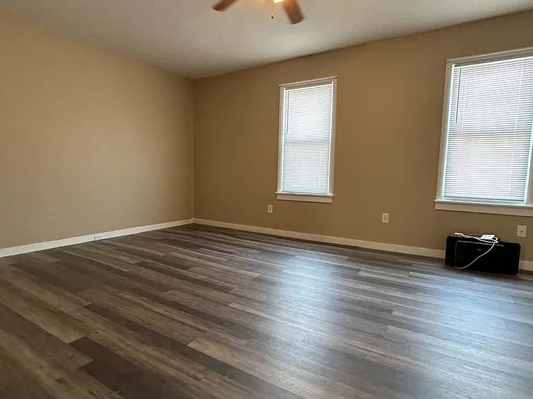 414 W Princess St — Photo 5